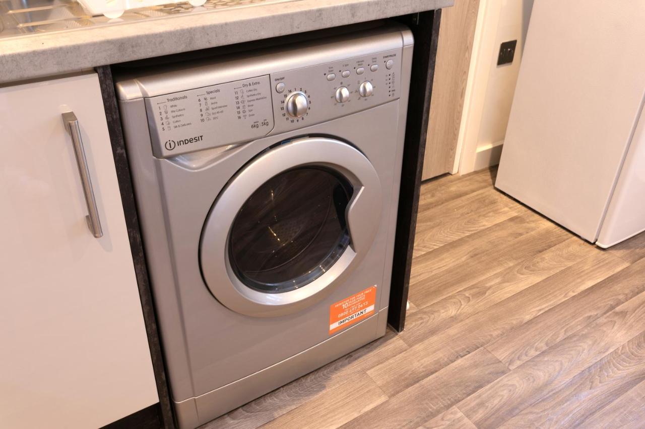 Hoemli Smart City Centre Apartment Лестер Экстерьер фото